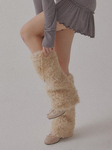 Hairy Reversible Fur Warmer [Camel] - DEARSTALKER - Modalova