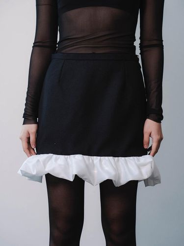 Wool Slim Fit Beige Hem Skirt [Black] - GAYEON LEE - Modalova