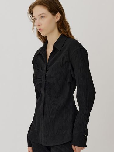 Shirring Pleated Slim Fit Blouse [Black] - MANNON - Modalova