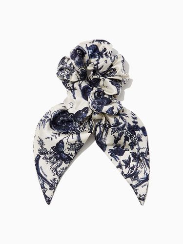 Silk Floral Pattern Ribbon Scrunchie - rouge & lounge - Modalova