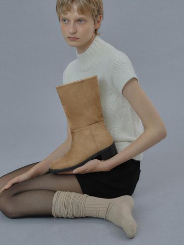 Suede Round Toe Middle Long Boots - EPURE - Modalova