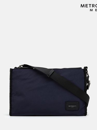 Water-resistant Reversible Small Messenger Bag (M243PT8902Z) - METROCITY - Modalova