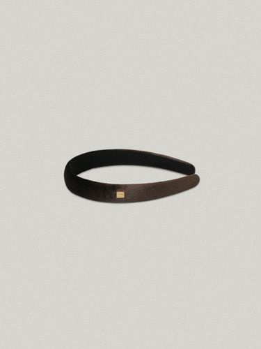 Square Logo Velvet 2CM Hairband [BROWN] - FOLNUA - Modalova