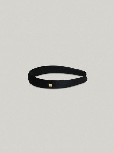 Square Logo Velvet 2CM Hairband [BLACK] - FOLNUA - Modalova