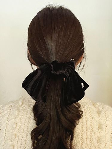 Vintage Velvet Ruffle Scrunchie [] - oar - Modalova