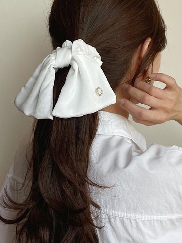 Vintage Satin Ruffle Scrunchie [beige] - oar - Modalova