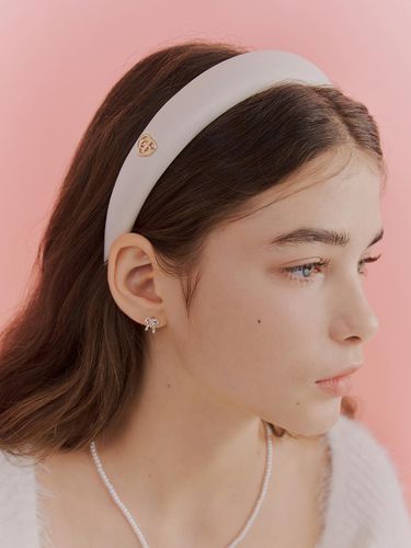 Polyester Heart Charm Hairband [Beige] - ENGBROX - Modalova