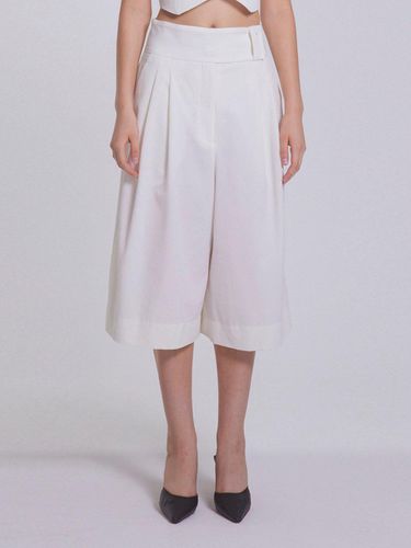 Wide-leg Cotton Bermuda Pants [Ivory] - emilee F - Modalova