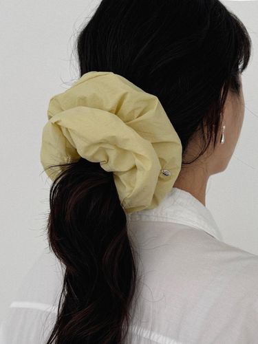 Soft Nylon Cloud Volume Scrunchie [GREEN] - oar - Modalova