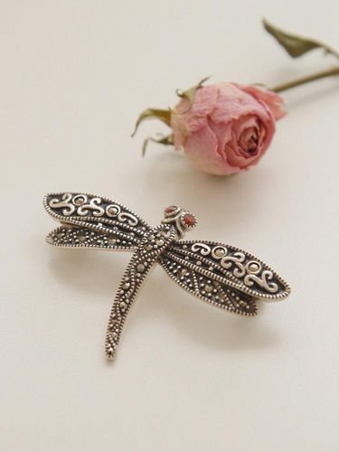 Sterling Silver Garnet Dragonfly Brooch (Bb0446) - J.Lauren - Modalova