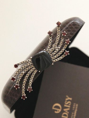 Onyx Garnet Marcasite Silver Brooch (Bb0449) - J.Lauren - Modalova