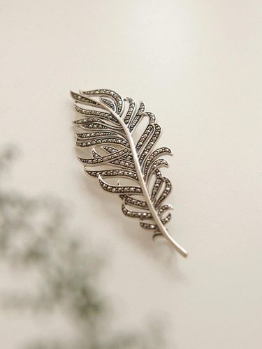 Makasite Sterling Silver Leaf Brooch (BB0450) - J.Lauren - Modalova