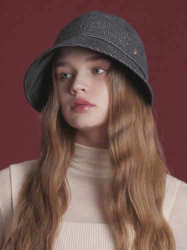 Check Velvet Adjustable Bonnet Hat - WHITE SANDS - Modalova