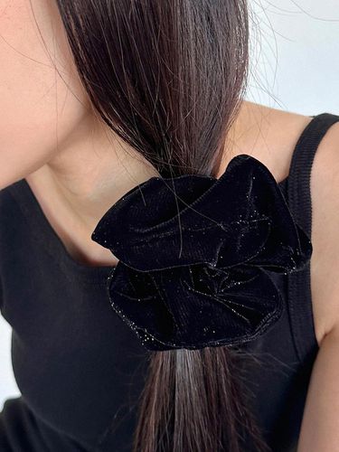 Velvet Metallic Shimmering Scrunchie [] - geegee - Modalova