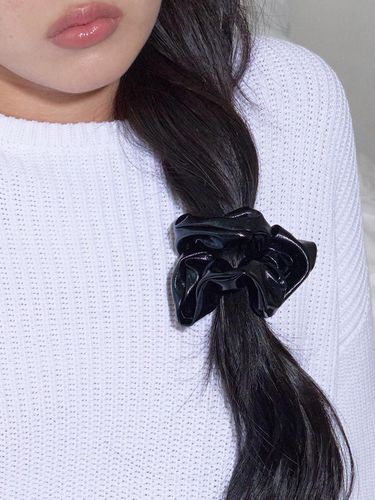 Glossy Faux Leather Sleek Scrunchie [] - geegee - Modalova