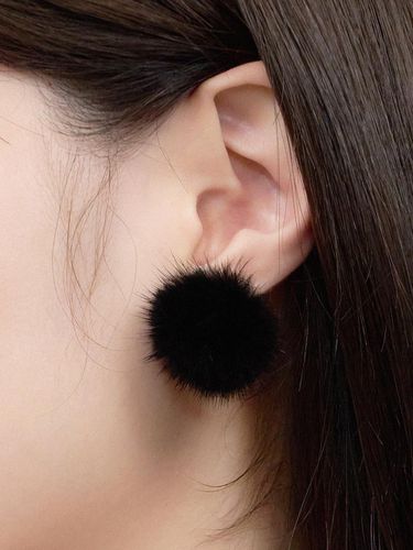 Fluffy Handcrafted Pom-Pom Earring [] - geegee - Modalova