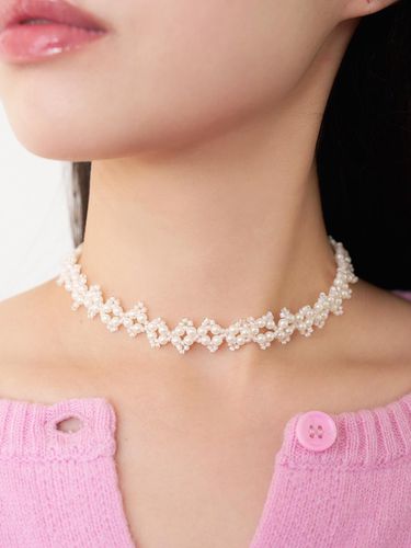 Delicate Lustrous Pearl Net Choker - geegee - Modalova