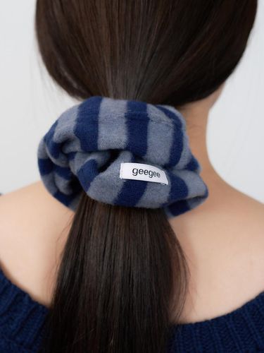 Fluffy Oversized Stripe Scrunchie [] - geegee - Modalova