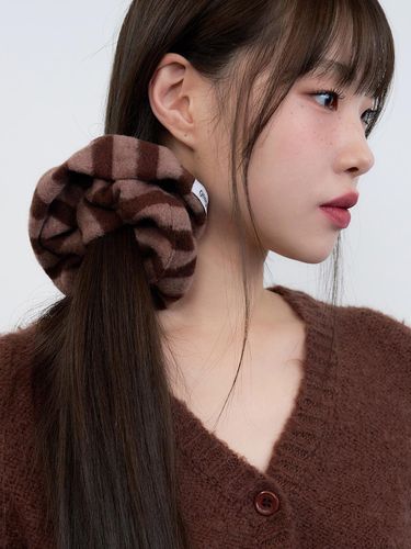 Fluffy Stripe Plush Scrunchie [] - geegee - Modalova