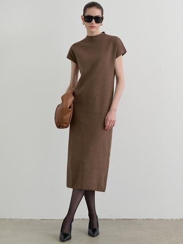 Stretch Cap Sleeve Long Slim Fit Dress [BROWN] - MOONT - Modalova