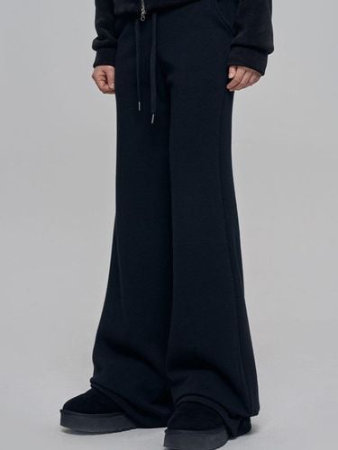 Slim Fleece-Lined Bootcut Pants [Black] - chicks - Modalova