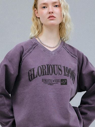 Romantic90 V-neck Pigment Cotton Sweatshirt [Ash Purple] - GAKKAI UNIONS - Modalova