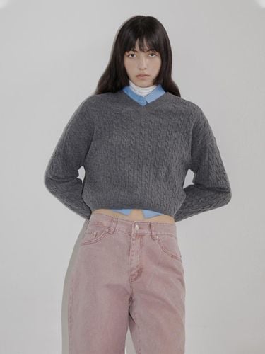 Cable V-Neck Wool Semi-Cropped Knit [Charcoal] - pelote - Modalova