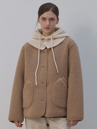 Buckle Dumpling Hooded Half Coat [Beige] - LE STUDIO - Modalova