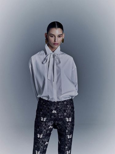 Voluminous Drop Shoulder Ribbon Shirt - LEE y. LEE y - Modalova