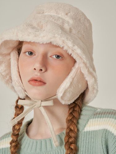 Plush Polyester Fur Bucket Hat [Ivory] - Rosefrantz - Modalova