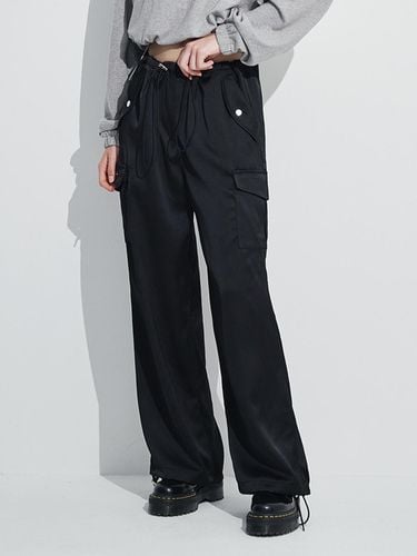 Wide Satin Cargo Relaxed Fit Pants [Black] - Rosefrantz - Modalova