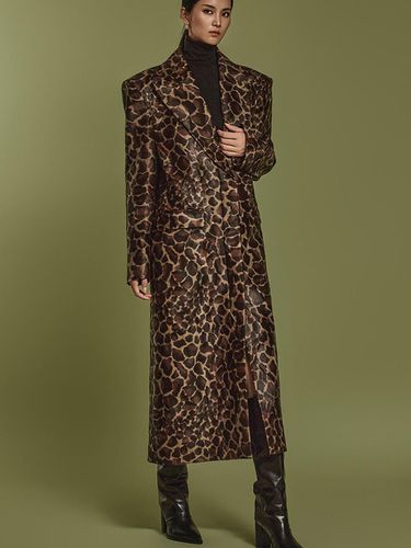 Leopard Printed Fleece Quilted Long Coat (MBD42O2JK013) - DINT - Modalova