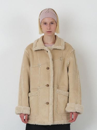 Signature Cut Stud Suede Shearling Jacket [Beige] - SEALOT - Modalova