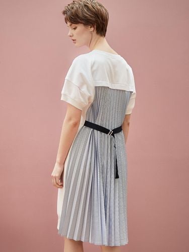 Pleated Short-Sleeve Dress [Beige] - ACUD - Modalova