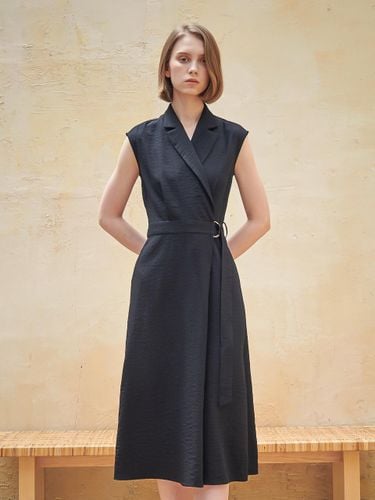 Sleeveless Tailored Wrap Dress [Black] - ACUD - Modalova