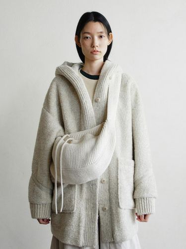 Oversized Plush Faux Fur Hood Jumper - Monochrome - Modalova