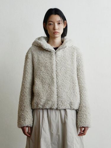 Plush Hooded Fur Jacket - Monochrome - Modalova