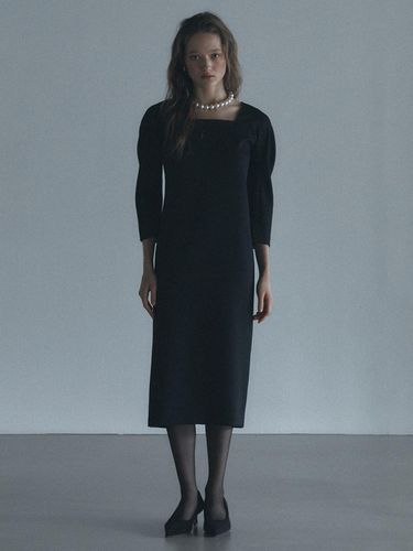 Square Neck Puff Sleeve Classic Dress [Black] - ARCHAIC - Modalova