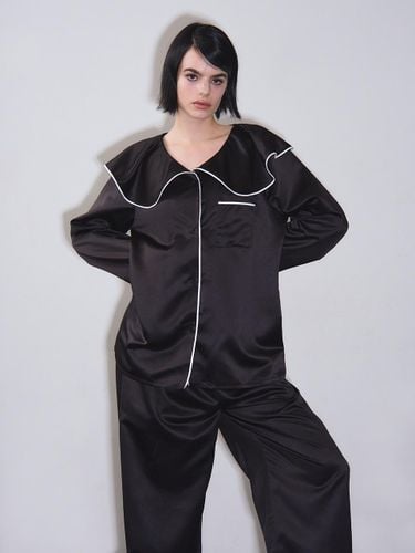 Ruffle Collar Stretch Satin Pajama Shirt [Black] - VINAJ - Modalova