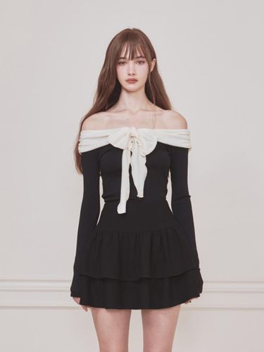 Off-Shoulder Shirring Ribbon Top [Black] - NOT YOUR ROSE - Modalova