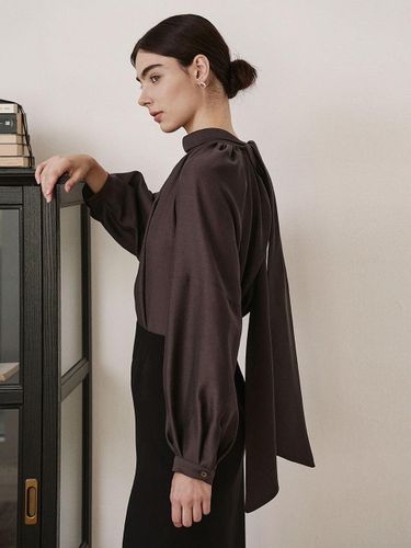 Two-Way Voluminous Sleeve Tie Blouse [Brown] - GIEMAR - Modalova