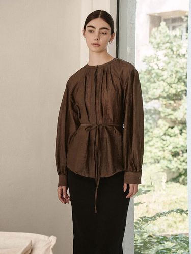 Round Neck Strap Loose Fit Blouse [Brown] - GIEMAR - Modalova