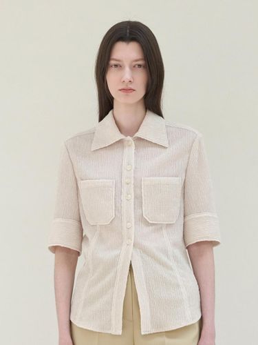 Wide Collar Pocket Blouse - mu:arvo - Modalova