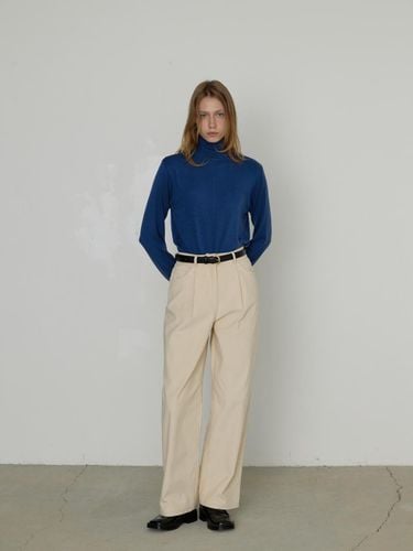 Corduroy Pintuck Relaxed Straight Pants [Ivory] - But’ton - Modalova