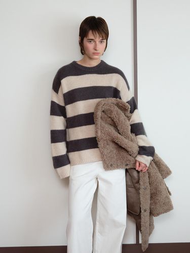 Fur-Wool Stripe Relaxed Fit Pullover [Light Brown & Gray] - The Raust - Modalova