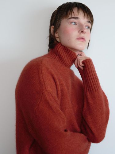 Fur Wool Turtleneck Pullover [DEEP RED] - The Raust - Modalova