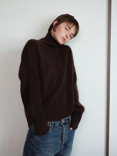 Wool Fur Turtleneck Pullover [BROWN] - The Raust - Modalova