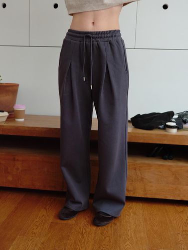 Inverted Tuck Wide Fit Fleece Pants [CHARCOAL] - The Raust - Modalova