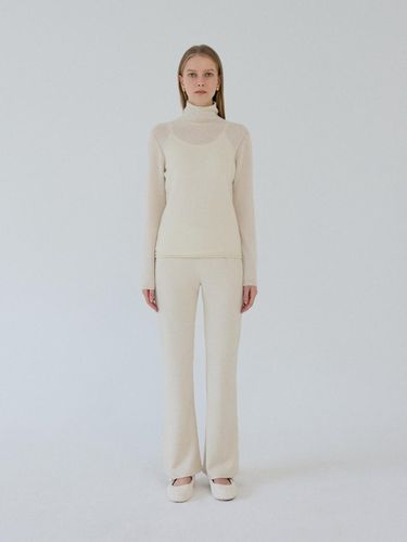 Soft Premium Rib Flared Pants [Ivory] - BENEATER - Modalova