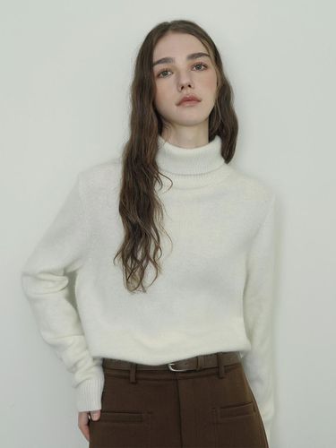 Fur Turtleneck Relaxed Knit [Ivory] - sisterhood - Modalova